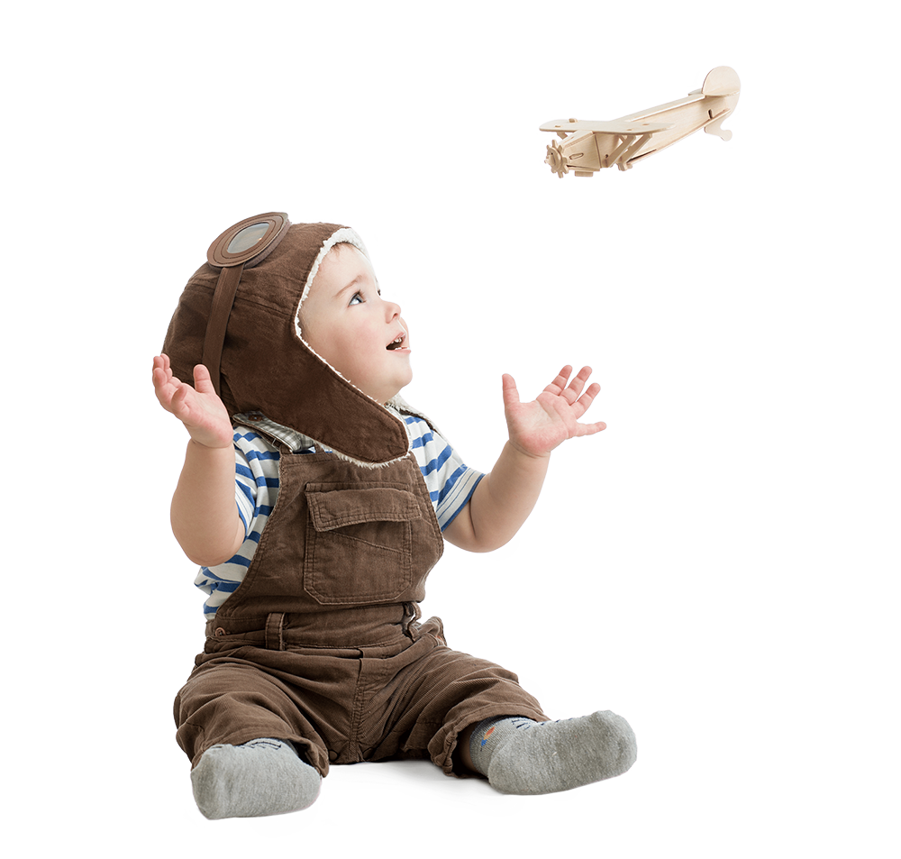 Baby und ein Spielflugzeug